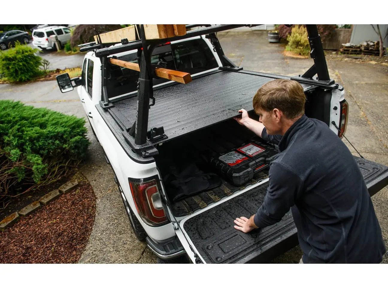 Yakima Tonneau Kit 1 (Retrax XR Series, Pace Edwards UltraGroove*) - Rack-n-Roll